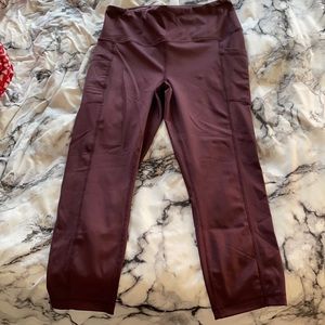 Capri purple yoga pants with side pockets.